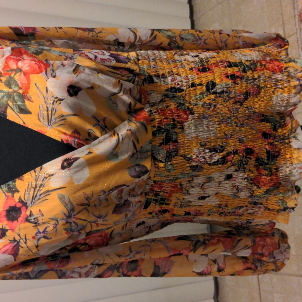 Flower blouse with elastic waist
